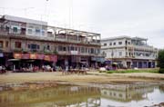 Ulice ve m�st� Kompong Chhnang. Kambod�a.