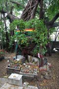 Chao Mae Tuptim Shrine - jedena z nejzvl�tnej��ch svatyn� v Bangkoku, Thajsko. Thajsko.