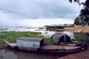 Okraje jezera Tonl� Sap ve m�st� Kompong Chhnang. Kambod�a.