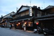 Podve�ern� Kj�to ve �tvrti Gion. Japonsko.