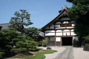 Chr�m Ankokuzan Shofuku-ji v� m�st� Fukuoka. Pat�� mezi chr�my zen buddhismu. Japonsko.