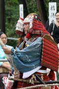 Tsurugaoka Hachiman-gu Shrine Reitaisai (Ka�doro�n� Festival) svatyn� Tsurugaoka Hachiman-gu. Tento den se kon� Yabusame - tradi�n� japonsk� lukost�elba z kon�. M�sto Kamakura. Japonsko.