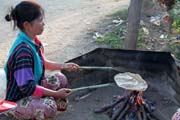 Pe�en� placky, m�sto Kengtung. Myanmar (Barma).