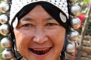 �ena z kmene Akha, okol� m�sta Kengtung. Myanmar (Barma).
