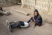Ve vesnici etnika Eng, okol� m�sta Kengtung. Myanmar (Barma).