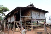 Ve vesnici etnika Akha, okol� m�sta Kengtung. Myanmar (Barma).