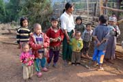 Ve vesnici etnika Akha, okol� m�sta Kengtung. Myanmar (Barma).