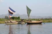 Plachetnice - �ivot na �ece, okol� Mrauk U. Myanmar (Barma).