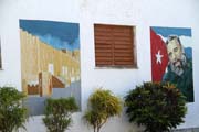 Propagandistick� n�pisy a malby jsou v�ude, Baracoa. Kuba.