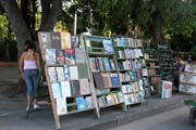 Prodej knih na n�m�st� Plaza de Armas, Havana Vieja. Kuba.