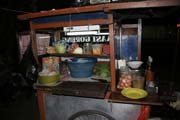 Pouli�n� st�nek se sma�enou r��� (nasi goreng). Jakarta. Indon�sie.