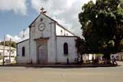 Star� koloni�ln� kostel ve vesnici Hell-Ville, Nosy Be. Madagaskar.