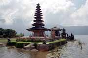 Bali - hinduistick� chr�m Tanah Lot
